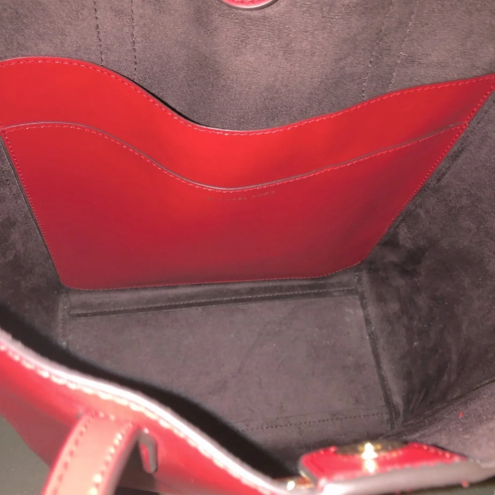 Michael Kors Saffiano leather tote and wallet. - Picture 5 of 14